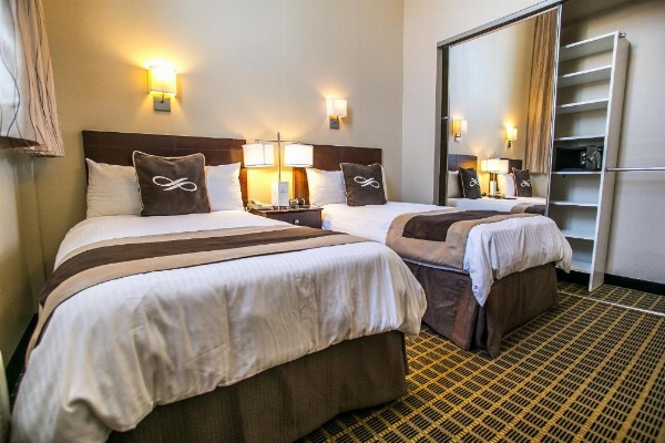 Pointe Plaza Hotel image 11