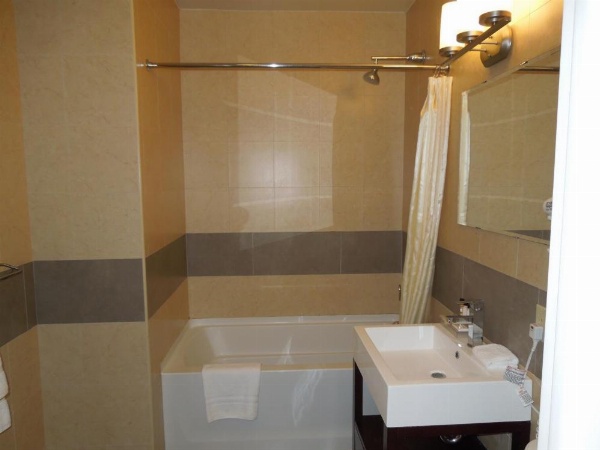 Pointe Plaza Hotel image 8